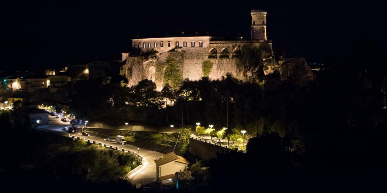 Castello Di Caccuri Suites Exterior foto