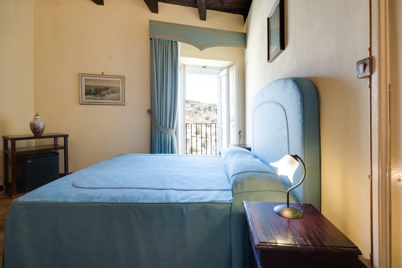 Castello Di Caccuri Suites Exterior foto