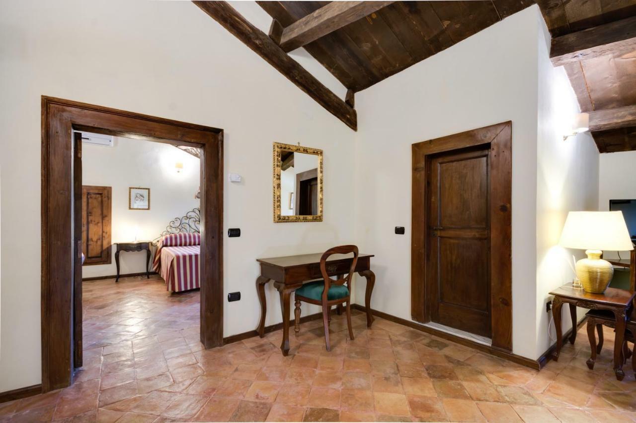 Castello Di Caccuri Suites Exterior foto